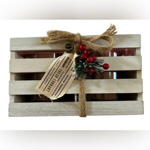 DW Home Fresh Current Set of 2 Christmas Candles in Wooden Gift Caddy
